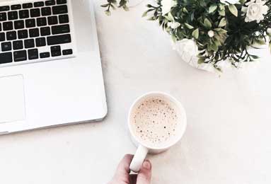 九游体育-平衡感超好！阿隆-戈登在社媒晒出自己练习滑板的视频