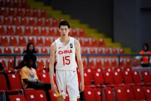 王健：中国U19男篮已是近几届中最好 但内线球员进攻能力约等于0