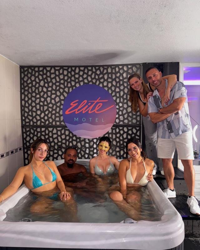 九游体育-足球天赋曾让C罗羡慕，如今去拍成人电影